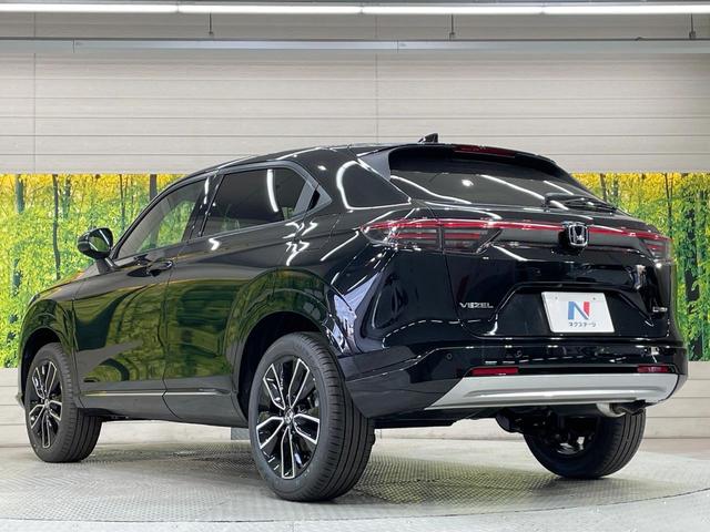 ヴェゼル ｅ：ＨＥＶ　Ｚ　登録済未使用車　純正９型ナビ　全周囲カメラ　衝突軽減装置　　電動リアゲート　ブラインドスポットモニター　コーナーセンサー　スマートキー　ＬＥＤヘッド　ＥＴＣ　純正１８インチアルミ　オートライト（17枚目）