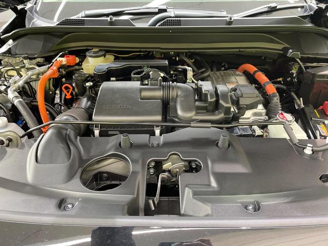 ヴェゼル ｅ：ＨＥＶ　Ｚ　登録済未使用車　純正９型ナビ　全周囲カメラ　衝突軽減装置　　電動リアゲート　ブラインドスポットモニター　コーナーセンサー　スマートキー　ＬＥＤヘッド　ＥＴＣ　純正１８インチアルミ　オートライト（18枚目）