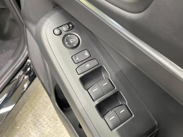 ヴェゼル ｅ：ＨＥＶ　Ｚ　登録済未使用車　純正９型ナビ　全周囲カメラ　衝突軽減装置　　電動リアゲート　ブラインドスポットモニター　コーナーセンサー　スマートキー　ＬＥＤヘッド　ＥＴＣ　純正１８インチアルミ　オートライト（30枚目）