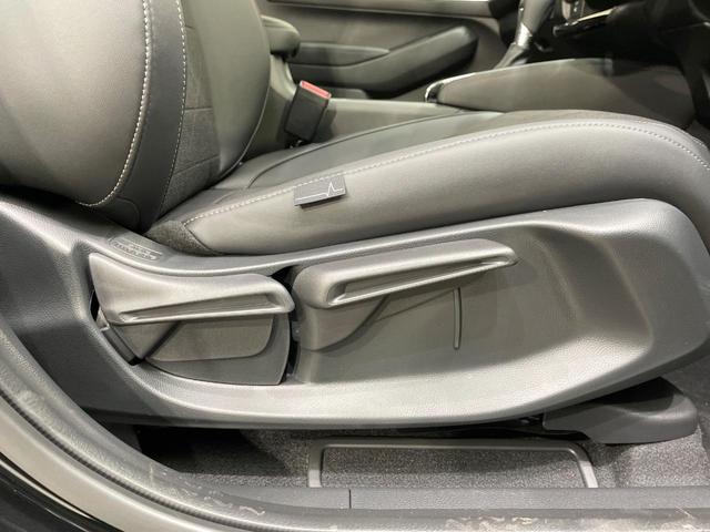 ヴェゼル ｅ：ＨＥＶ　Ｚ　登録済未使用車　純正９型ナビ　全周囲カメラ　衝突軽減装置　　電動リアゲート　ブラインドスポットモニター　コーナーセンサー　スマートキー　ＬＥＤヘッド　ＥＴＣ　純正１８インチアルミ　オートライト（31枚目）