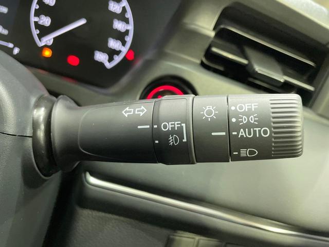 ヴェゼル ｅ：ＨＥＶ　Ｚ　登録済未使用車　純正９型ナビ　全周囲カメラ　衝突軽減装置　　電動リアゲート　ブラインドスポットモニター　コーナーセンサー　スマートキー　ＬＥＤヘッド　ＥＴＣ　純正１８インチアルミ　オートライト（32枚目）