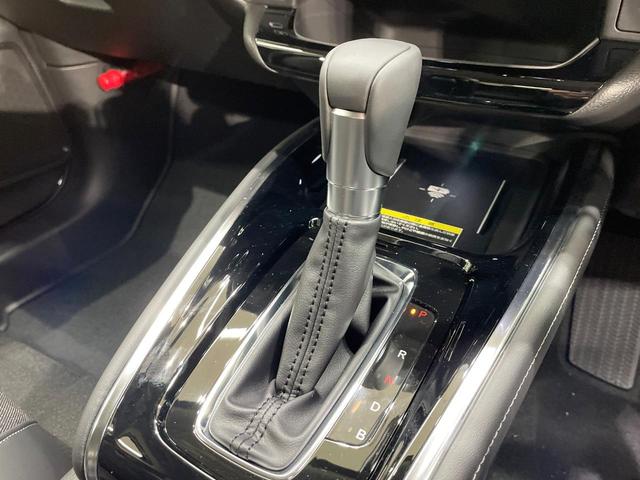 ヴェゼル ｅ：ＨＥＶ　Ｚ　登録済未使用車　純正９型ナビ　全周囲カメラ　衝突軽減装置　　電動リアゲート　ブラインドスポットモニター　コーナーセンサー　スマートキー　ＬＥＤヘッド　ＥＴＣ　純正１８インチアルミ　オートライト（36枚目）