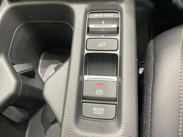 ヴェゼル ｅ：ＨＥＶ　Ｚ　登録済未使用車　純正９型ナビ　全周囲カメラ　衝突軽減装置　　電動リアゲート　ブラインドスポットモニター　コーナーセンサー　スマートキー　ＬＥＤヘッド　ＥＴＣ　純正１８インチアルミ　オートライト（40枚目）