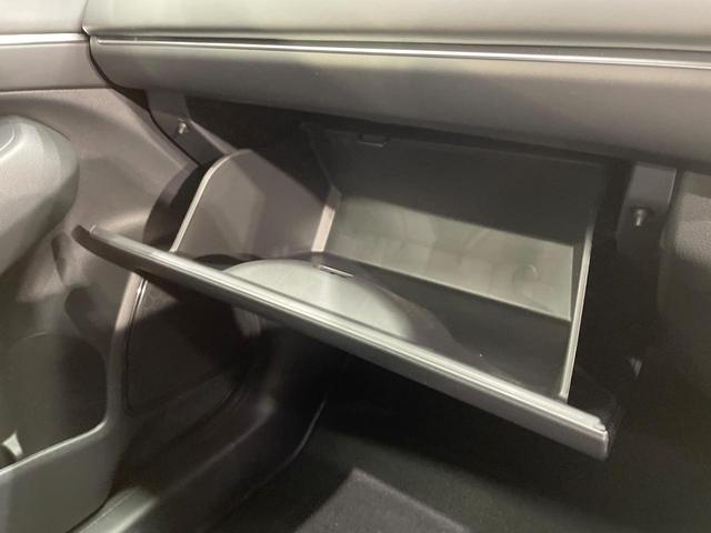 ヴェゼル ｅ：ＨＥＶ　Ｚ　登録済未使用車　純正９型ナビ　全周囲カメラ　衝突軽減装置　　電動リアゲート　ブラインドスポットモニター　コーナーセンサー　スマートキー　ＬＥＤヘッド　ＥＴＣ　純正１８インチアルミ　オートライト（44枚目）