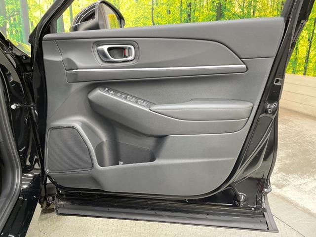 ヴェゼル ｅ：ＨＥＶ　Ｚ　登録済未使用車　純正９型ナビ　全周囲カメラ　衝突軽減装置　　電動リアゲート　ブラインドスポットモニター　コーナーセンサー　スマートキー　ＬＥＤヘッド　ＥＴＣ　純正１８インチアルミ　オートライト（50枚目）