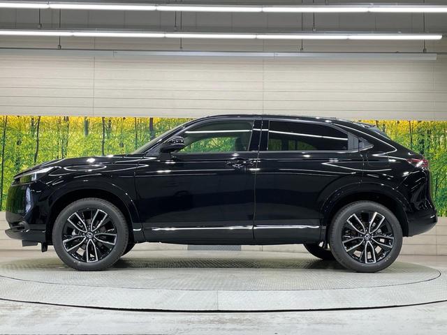 ヴェゼル ｅ：ＨＥＶ　Ｚ　登録済未使用車　純正９型ナビ　全周囲カメラ　衝突軽減装置　　電動リアゲート　ブラインドスポットモニター　コーナーセンサー　スマートキー　ＬＥＤヘッド　ＥＴＣ　純正１８インチアルミ　オートライト（60枚目）