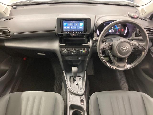 ヤリスクロス Ｘ　ＳＤナビ　衝突軽減装置　レーダークルーズ　ＥＴＣ　ドラレコ　Ｂｌｕｅｔｏｏｔｈ　バックカメラ　スマートキー　プッシュスタート　Ｂｌｕｅｔｏｏｔｈ　シートリフター　電動パーキング　オートホールド（2枚目）