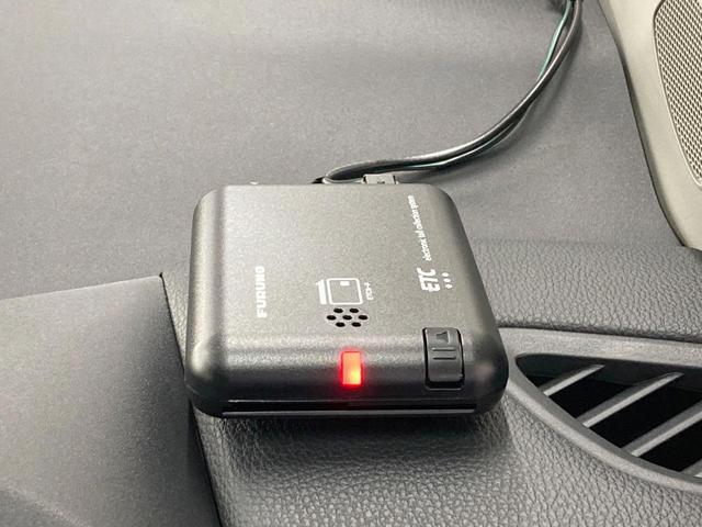 ヤリスクロス Ｘ　ＳＤナビ　衝突軽減装置　レーダークルーズ　ＥＴＣ　ドラレコ　Ｂｌｕｅｔｏｏｔｈ　バックカメラ　スマートキー　プッシュスタート　Ｂｌｕｅｔｏｏｔｈ　シートリフター　電動パーキング　オートホールド（4枚目）