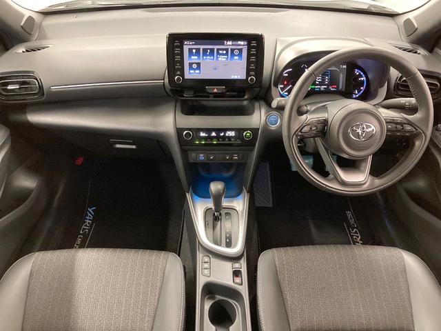 ヤリスクロス ハイブリッドＺ　純正ディスプレイオーディオ　バックカメラ　衝突被害軽減システム　レーダークルーズ　禁煙車　パワーシート　ドラレコ　コーナーセンサー　スマートキー　ＬＥＤヘッド　ビルトインＥＴＣ　純正１８インチアルミ（2枚目）