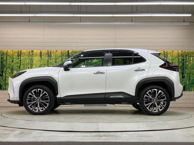 ヤリスクロス ハイブリッドＺ　純正ディスプレイオーディオ　バックカメラ　衝突被害軽減システム　レーダークルーズ　禁煙車　パワーシート　ドラレコ　コーナーセンサー　スマートキー　ＬＥＤヘッド　ビルトインＥＴＣ　純正１８インチアルミ（61枚目）