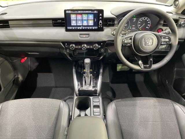 ヴェゼル ｅ：ＨＥＶ　Ｚ　登録済未使用車　純正９型ナビ　全周囲カメラ　衝突軽減装置　ＬＥＤヘッドライト　レーダークルーズ　電動リアゲート　ＥＴＣ　Ｂｌｕｅｔｏｏｔｈ　ブラインドスポットモニター　置くだけ充電　オートエアコン（2枚目）