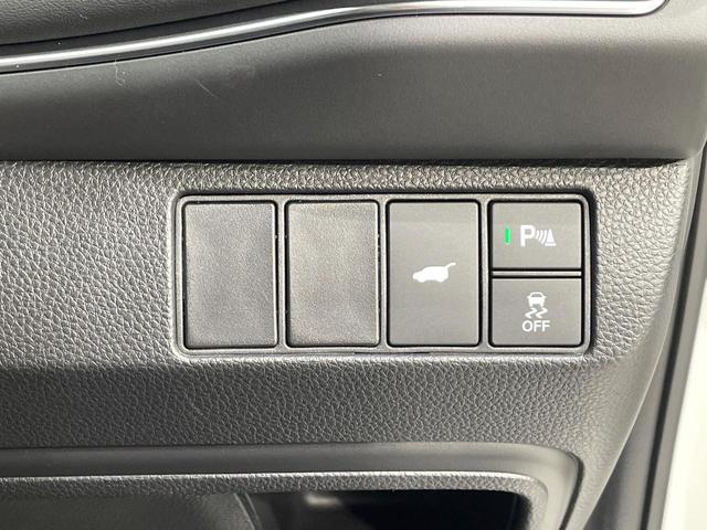 ヴェゼル ｅ：ＨＥＶ　Ｚ　登録済未使用車　純正９型ナビ　全周囲カメラ　衝突軽減装置　ＬＥＤヘッドライト　レーダークルーズ　電動リアゲート　ＥＴＣ　Ｂｌｕｅｔｏｏｔｈ　ブラインドスポットモニター　置くだけ充電　オートエアコン（6枚目）