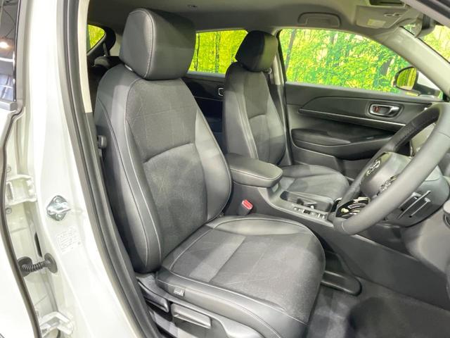 ヴェゼル ｅ：ＨＥＶ　Ｚ　登録済未使用車　純正９型ナビ　全周囲カメラ　衝突軽減装置　ＬＥＤヘッドライト　レーダークルーズ　電動リアゲート　ＥＴＣ　Ｂｌｕｅｔｏｏｔｈ　ブラインドスポットモニター　置くだけ充電　オートエアコン（8枚目）