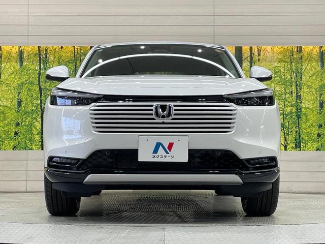 ヴェゼル ｅ：ＨＥＶ　Ｚ　登録済未使用車　純正９型ナビ　全周囲カメラ　衝突軽減装置　ＬＥＤヘッドライト　レーダークルーズ　電動リアゲート　ＥＴＣ　Ｂｌｕｅｔｏｏｔｈ　ブラインドスポットモニター　置くだけ充電　オートエアコン（14枚目）