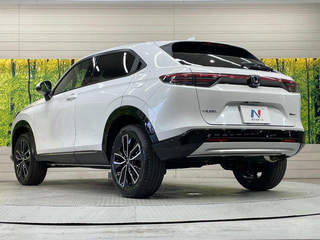 ヴェゼル ｅ：ＨＥＶ　Ｚ　登録済未使用車　純正９型ナビ　全周囲カメラ　衝突軽減装置　ＬＥＤヘッドライト　レーダークルーズ　電動リアゲート　ＥＴＣ　Ｂｌｕｅｔｏｏｔｈ　ブラインドスポットモニター　置くだけ充電　オートエアコン（17枚目）