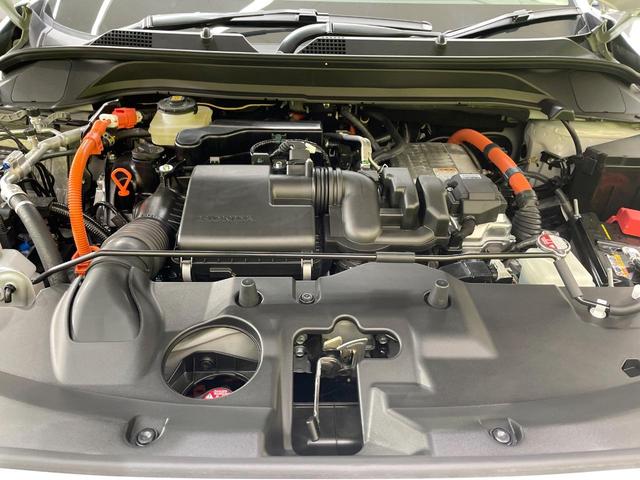 ヴェゼル ｅ：ＨＥＶ　Ｚ　登録済未使用車　純正９型ナビ　全周囲カメラ　衝突軽減装置　ＬＥＤヘッドライト　レーダークルーズ　電動リアゲート　ＥＴＣ　Ｂｌｕｅｔｏｏｔｈ　ブラインドスポットモニター　置くだけ充電　オートエアコン（18枚目）