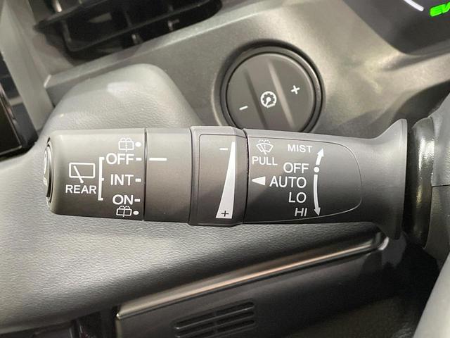 ヴェゼル ｅ：ＨＥＶ　Ｚ　登録済未使用車　純正９型ナビ　全周囲カメラ　衝突軽減装置　ＬＥＤヘッドライト　レーダークルーズ　電動リアゲート　ＥＴＣ　Ｂｌｕｅｔｏｏｔｈ　ブラインドスポットモニター　置くだけ充電　オートエアコン（33枚目）