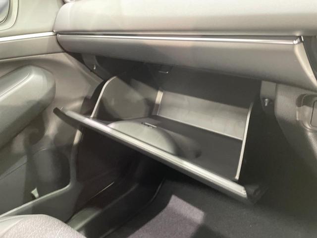 ヴェゼル ｅ：ＨＥＶ　Ｚ　登録済未使用車　純正９型ナビ　全周囲カメラ　衝突軽減装置　ＬＥＤヘッドライト　レーダークルーズ　電動リアゲート　ＥＴＣ　Ｂｌｕｅｔｏｏｔｈ　ブラインドスポットモニター　置くだけ充電　オートエアコン（44枚目）