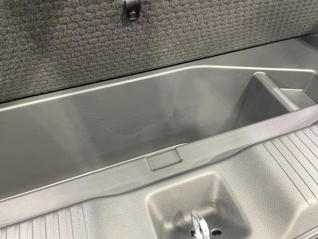 ヴェゼル ｅ：ＨＥＶ　Ｚ　登録済未使用車　純正９型ナビ　全周囲カメラ　衝突軽減装置　ＬＥＤヘッドライト　レーダークルーズ　電動リアゲート　ＥＴＣ　Ｂｌｕｅｔｏｏｔｈ　ブラインドスポットモニター　置くだけ充電　オートエアコン（49枚目）