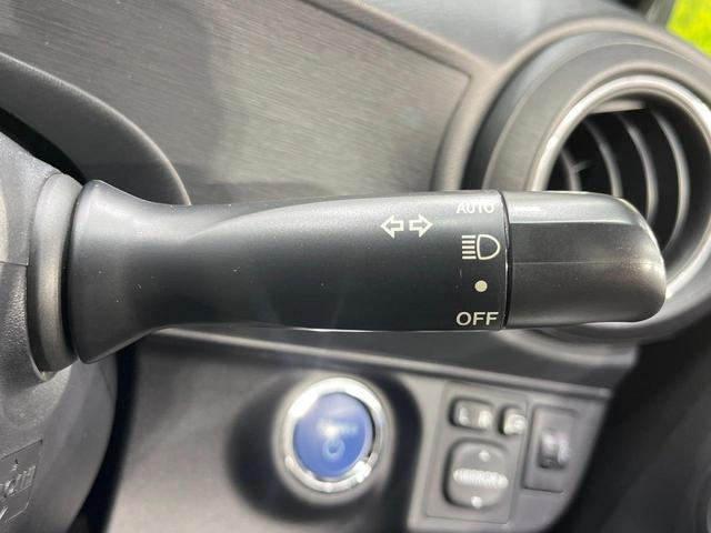 アクア Ｇ　禁煙車　ＣＤオーディオ　スマートキー　オートライト　オートエアコン　革巻きステアリング　電動格納ミラー　シートリフター　ドアザイザー　バニティミラー　パワーステアリング　パワーウィンドウ（7枚目）