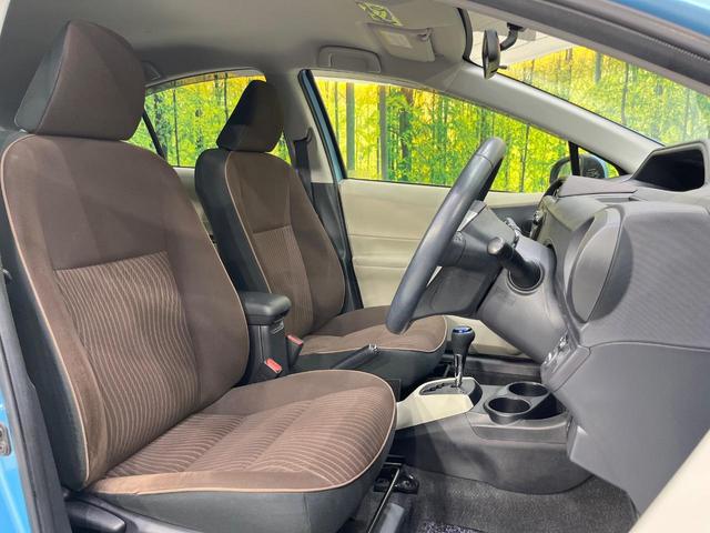 アクア Ｇ　禁煙車　ＣＤオーディオ　スマートキー　オートライト　オートエアコン　革巻きステアリング　電動格納ミラー　シートリフター　ドアザイザー　バニティミラー　パワーステアリング　パワーウィンドウ（8枚目）