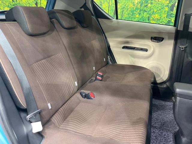 アクア Ｇ　禁煙車　ＣＤオーディオ　スマートキー　オートライト　オートエアコン　革巻きステアリング　電動格納ミラー　シートリフター　ドアザイザー　バニティミラー　パワーステアリング　パワーウィンドウ（9枚目）