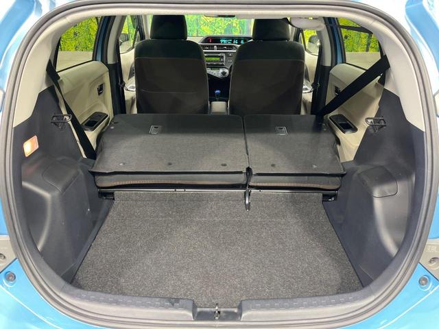 アクア Ｇ　禁煙車　ＣＤオーディオ　スマートキー　オートライト　オートエアコン　革巻きステアリング　電動格納ミラー　シートリフター　ドアザイザー　バニティミラー　パワーステアリング　パワーウィンドウ（10枚目）