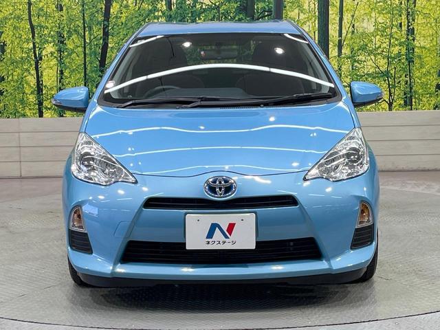 アクア Ｇ　禁煙車　ＣＤオーディオ　スマートキー　オートライト　オートエアコン　革巻きステアリング　電動格納ミラー　シートリフター　ドアザイザー　バニティミラー　パワーステアリング　パワーウィンドウ（14枚目）