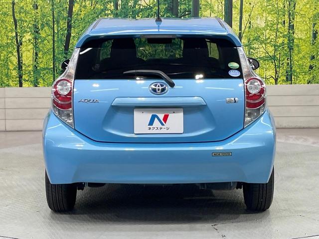 アクア Ｇ　禁煙車　ＣＤオーディオ　スマートキー　オートライト　オートエアコン　革巻きステアリング　電動格納ミラー　シートリフター　ドアザイザー　バニティミラー　パワーステアリング　パワーウィンドウ（15枚目）