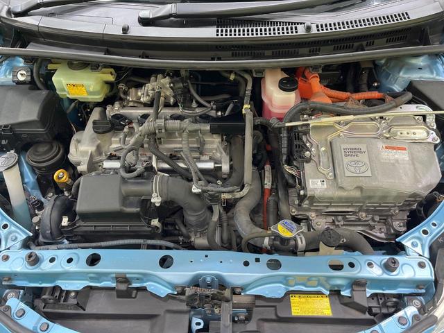 アクア Ｇ　禁煙車　ＣＤオーディオ　スマートキー　オートライト　オートエアコン　革巻きステアリング　電動格納ミラー　シートリフター　ドアザイザー　バニティミラー　パワーステアリング　パワーウィンドウ（18枚目）