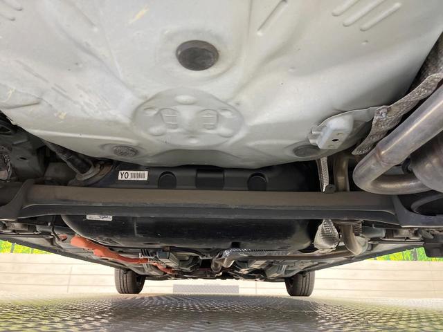 アクア Ｇ　禁煙車　ＣＤオーディオ　スマートキー　オートライト　オートエアコン　革巻きステアリング　電動格納ミラー　シートリフター　ドアザイザー　バニティミラー　パワーステアリング　パワーウィンドウ（19枚目）