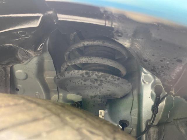 アクア Ｇ　禁煙車　ＣＤオーディオ　スマートキー　オートライト　オートエアコン　革巻きステアリング　電動格納ミラー　シートリフター　ドアザイザー　バニティミラー　パワーステアリング　パワーウィンドウ（20枚目）