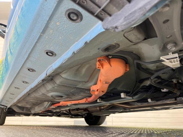 アクア Ｇ　禁煙車　ＣＤオーディオ　スマートキー　オートライト　オートエアコン　革巻きステアリング　電動格納ミラー　シートリフター　ドアザイザー　バニティミラー　パワーステアリング　パワーウィンドウ（22枚目）