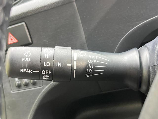 アクア Ｇ　禁煙車　ＣＤオーディオ　スマートキー　オートライト　オートエアコン　革巻きステアリング　電動格納ミラー　シートリフター　ドアザイザー　バニティミラー　パワーステアリング　パワーウィンドウ（27枚目）