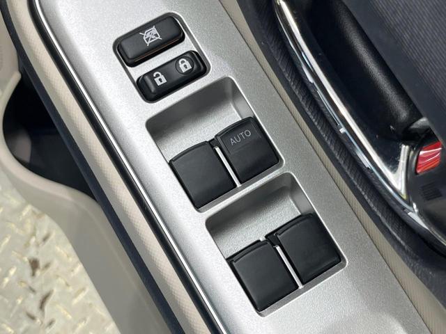 アクア Ｇ　禁煙車　ＣＤオーディオ　スマートキー　オートライト　オートエアコン　革巻きステアリング　電動格納ミラー　シートリフター　ドアザイザー　バニティミラー　パワーステアリング　パワーウィンドウ（32枚目）