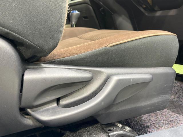 アクア Ｇ　禁煙車　ＣＤオーディオ　スマートキー　オートライト　オートエアコン　革巻きステアリング　電動格納ミラー　シートリフター　ドアザイザー　バニティミラー　パワーステアリング　パワーウィンドウ（33枚目）