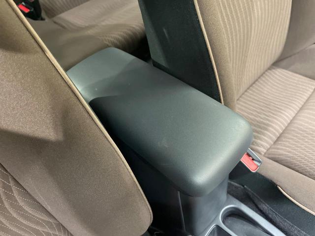 アクア Ｇ　禁煙車　ＣＤオーディオ　スマートキー　オートライト　オートエアコン　革巻きステアリング　電動格納ミラー　シートリフター　ドアザイザー　バニティミラー　パワーステアリング　パワーウィンドウ（34枚目）