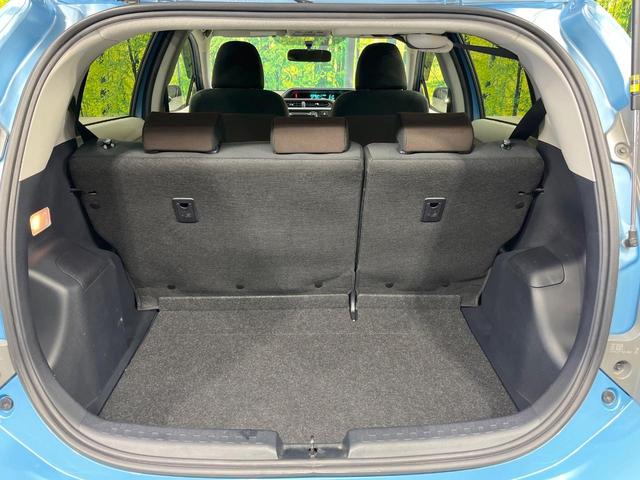 アクア Ｇ　禁煙車　ＣＤオーディオ　スマートキー　オートライト　オートエアコン　革巻きステアリング　電動格納ミラー　シートリフター　ドアザイザー　バニティミラー　パワーステアリング　パワーウィンドウ（41枚目）