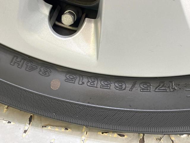 アクア Ｇ　禁煙車　ＣＤオーディオ　スマートキー　オートライト　オートエアコン　革巻きステアリング　電動格納ミラー　シートリフター　ドアザイザー　バニティミラー　パワーステアリング　パワーウィンドウ（50枚目）