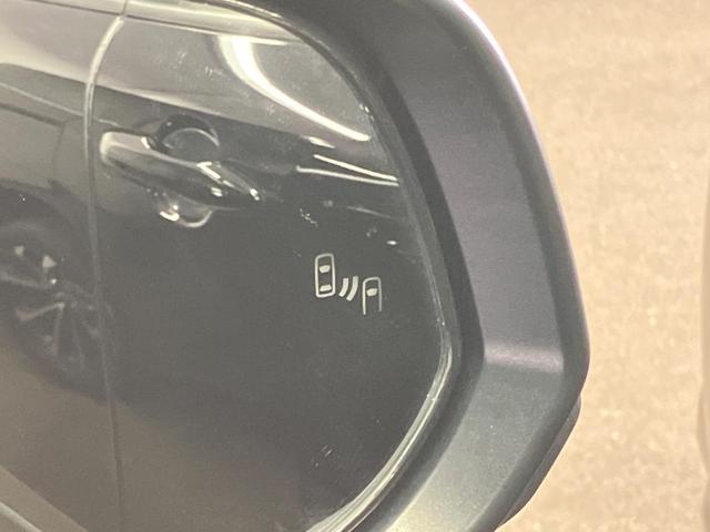 ノア ハイブリッドＳ－Ｚ　純正１０．５型ナビ　両側電動ドア　快適利便パッケージ　後席モニター　デジタルミラー　ヘッドアップディスプレイ　ブラインドスポットモニター　電動リアゲート　衝突軽減装置　Ｂｌｕｅｔｏｏｔｈ　ＥＴＣ（6枚目）