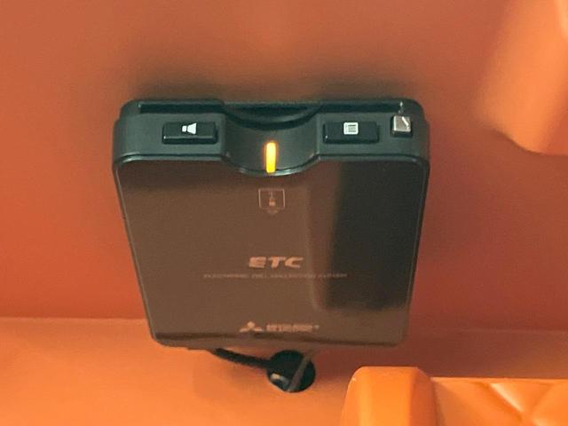 シエンタ G クエロ 8型ナビ 両側電動ドア バックカメラ 衝突軽減 ハーフレザーシート コーナーセンサー スマートキー LEDヘッド ETC オートハイビーム 車線逸脱警報 オートライト オートエアコン(6枚目)