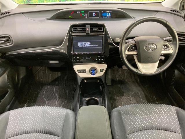 プリウス Sセーフティプラス 純正9型ナビ 衝突軽減装置 ETC ドラレコ レーダークルーズ LEDヘッド バックカメラ Bluetooth オートエアコン スマートキー プッシュスタート シートリフター 電動格納ドアミラー(2枚目)