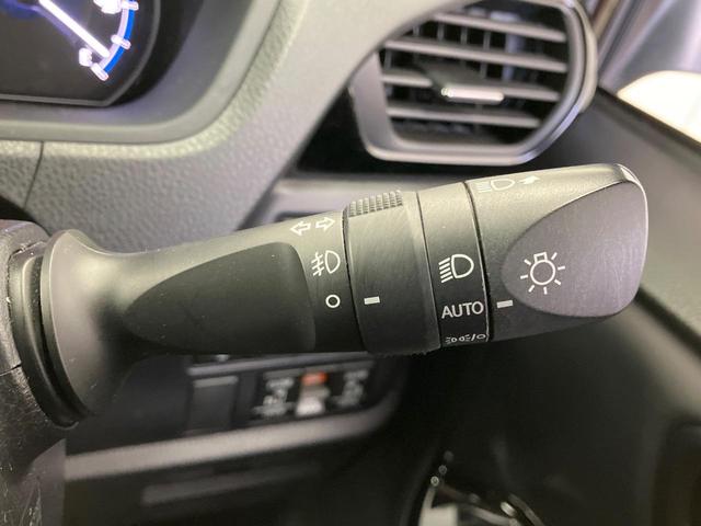 ヴォクシー ハイブリッドZS 煌III 純正10型ナビ 後席モニター 両側電動スライド 衝突軽減装置 ETC ドラレコ シートヒーター LEDヘッド クルコン リアオートエアコン Bluetooth バックカメラ スマートキー(27枚目)