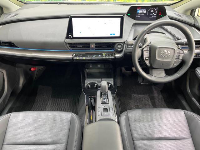 プリウス Ｚ　純正１２型ナビ　ガラスルーフ　全周囲カメラ　衝突被害軽減システム　禁煙車　電動リアゲート　ハーフレザーシート　前席シートエアコン　パワーシート　ドラレコ　コーナーセンサー　スマートキー　ＬＥＤヘッド（2枚目）