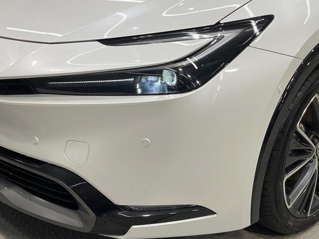 プリウス Ｚ　純正１２型ナビ　ガラスルーフ　全周囲カメラ　衝突被害軽減システム　禁煙車　電動リアゲート　ハーフレザーシート　前席シートエアコン　パワーシート　ドラレコ　コーナーセンサー　スマートキー　ＬＥＤヘッド（12枚目）