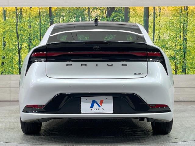 プリウス Ｚ　純正１２型ナビ　ガラスルーフ　全周囲カメラ　衝突被害軽減システム　禁煙車　電動リアゲート　ハーフレザーシート　前席シートエアコン　パワーシート　ドラレコ　コーナーセンサー　スマートキー　ＬＥＤヘッド（15枚目）