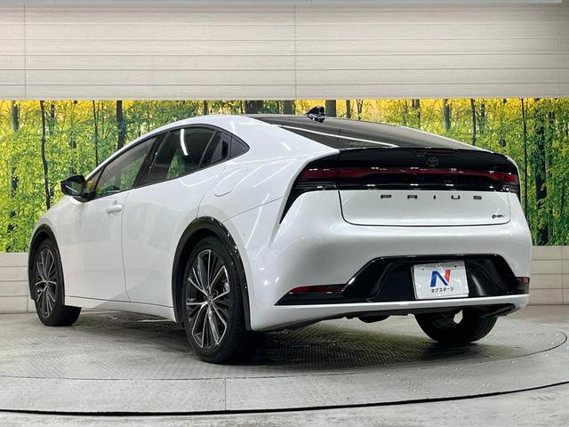 プリウス Ｚ　純正１２型ナビ　ガラスルーフ　全周囲カメラ　衝突被害軽減システム　禁煙車　電動リアゲート　ハーフレザーシート　前席シートエアコン　パワーシート　ドラレコ　コーナーセンサー　スマートキー　ＬＥＤヘッド（17枚目）
