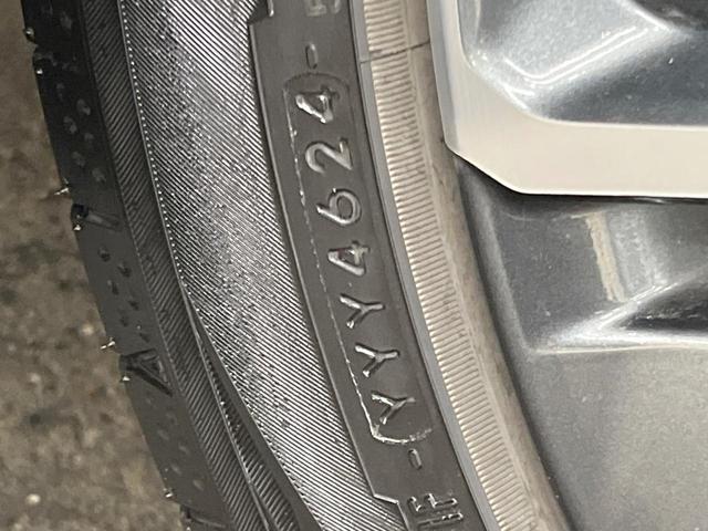 プリウス Ｚ　純正１２型ナビ　ガラスルーフ　全周囲カメラ　衝突被害軽減システム　禁煙車　電動リアゲート　ハーフレザーシート　前席シートエアコン　パワーシート　ドラレコ　コーナーセンサー　スマートキー　ＬＥＤヘッド（24枚目）