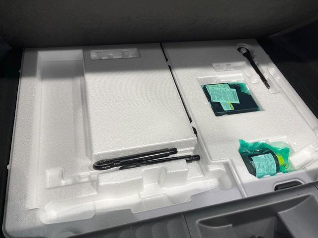 プリウス Ｚ　純正１２型ナビ　ガラスルーフ　全周囲カメラ　衝突被害軽減システム　禁煙車　電動リアゲート　ハーフレザーシート　前席シートエアコン　パワーシート　ドラレコ　コーナーセンサー　スマートキー　ＬＥＤヘッド（68枚目）