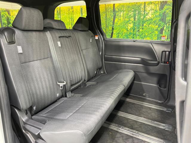 ヴォクシー Ｓ－Ｇ　純正１０型ＤＡ　両側電動ドア　バックカメラ　レーダークルーズ　禁煙車　コーナーセンサー　スマートキー　ＬＥＤヘッド　純正１６インチアルミ　オートハイビーム　車線逸脱警報　オートライト（9枚目）